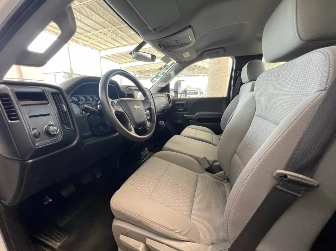 CHEVROLET SILVERADO 2018 - Image 2