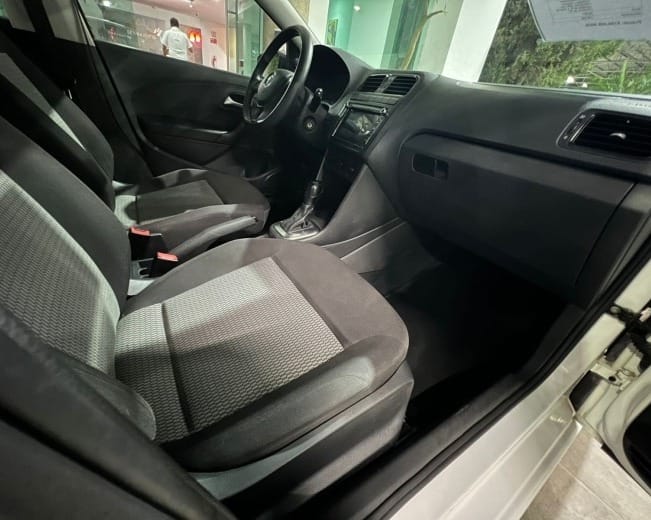 VOLKSWAGEN VENTO 2015 - Image 4