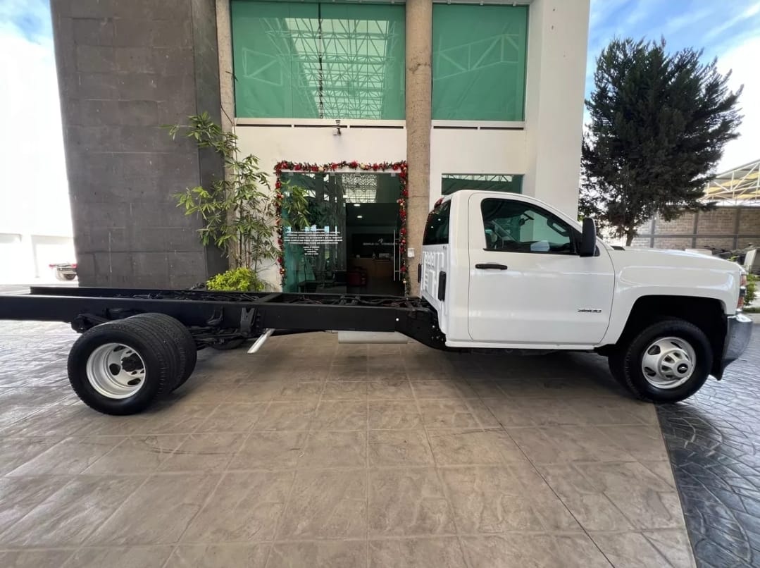CHEVROLET SILVERADO 2018 - Image 4