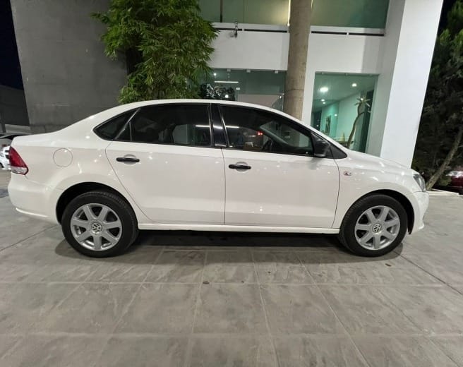 VOLKSWAGEN VENTO 2015 - Image 2