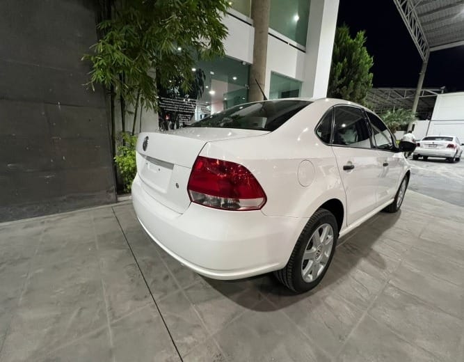 VOLKSWAGEN VENTO 2015 - Image 3