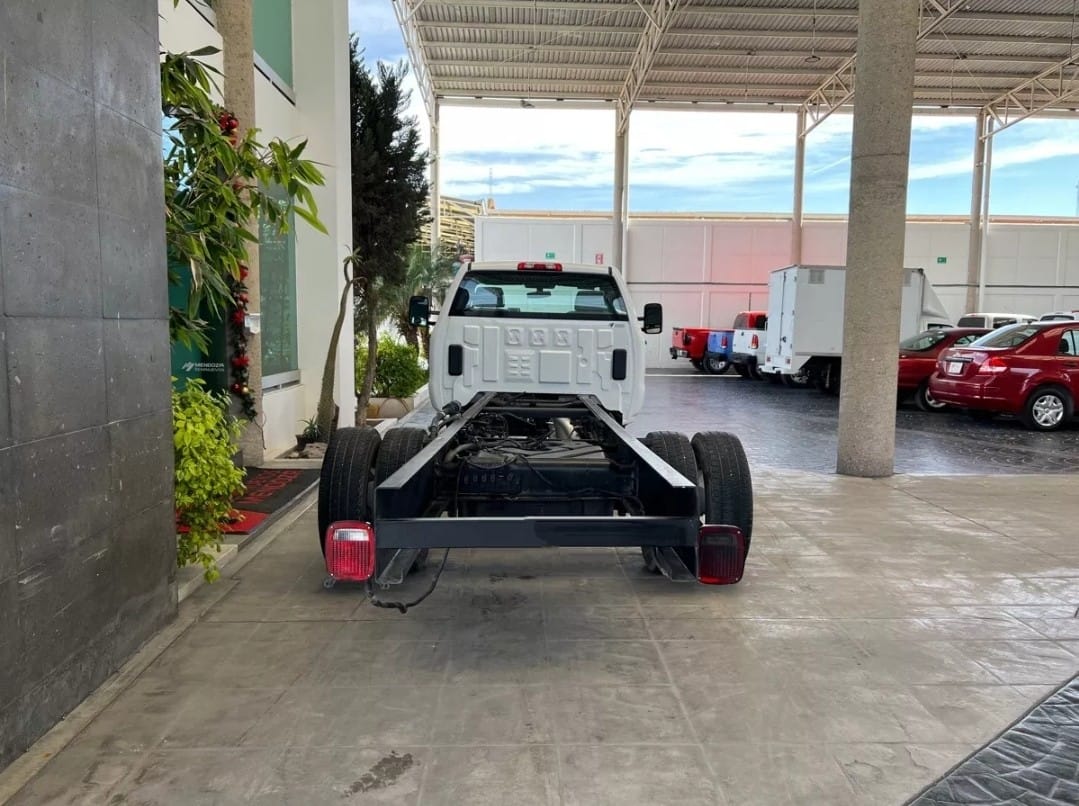 CHEVROLET SILVERADO 2018 - Image 8